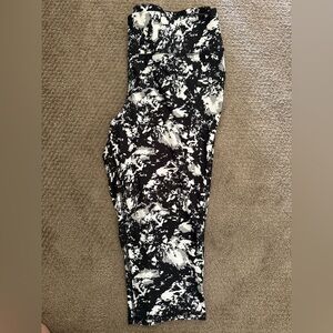 Livi Active Leggings Black & White